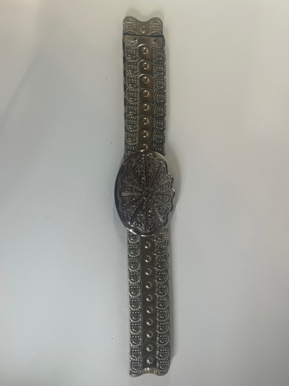 Vintage silver metal stretch belt with a large ornate oval floral buckle